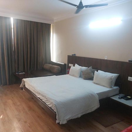 Hotel Shikhar Palace Jabalpur Zewnętrze zdjęcie